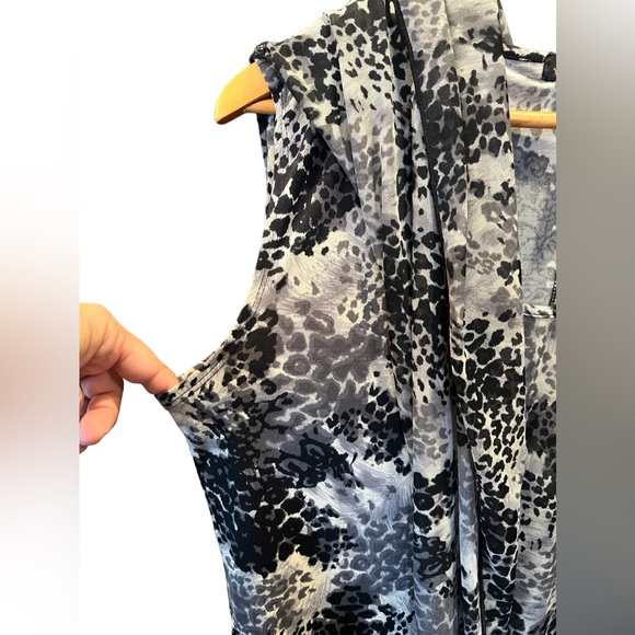 EUC Susie in the City Animal Print Blouse - Picture 3 of 5